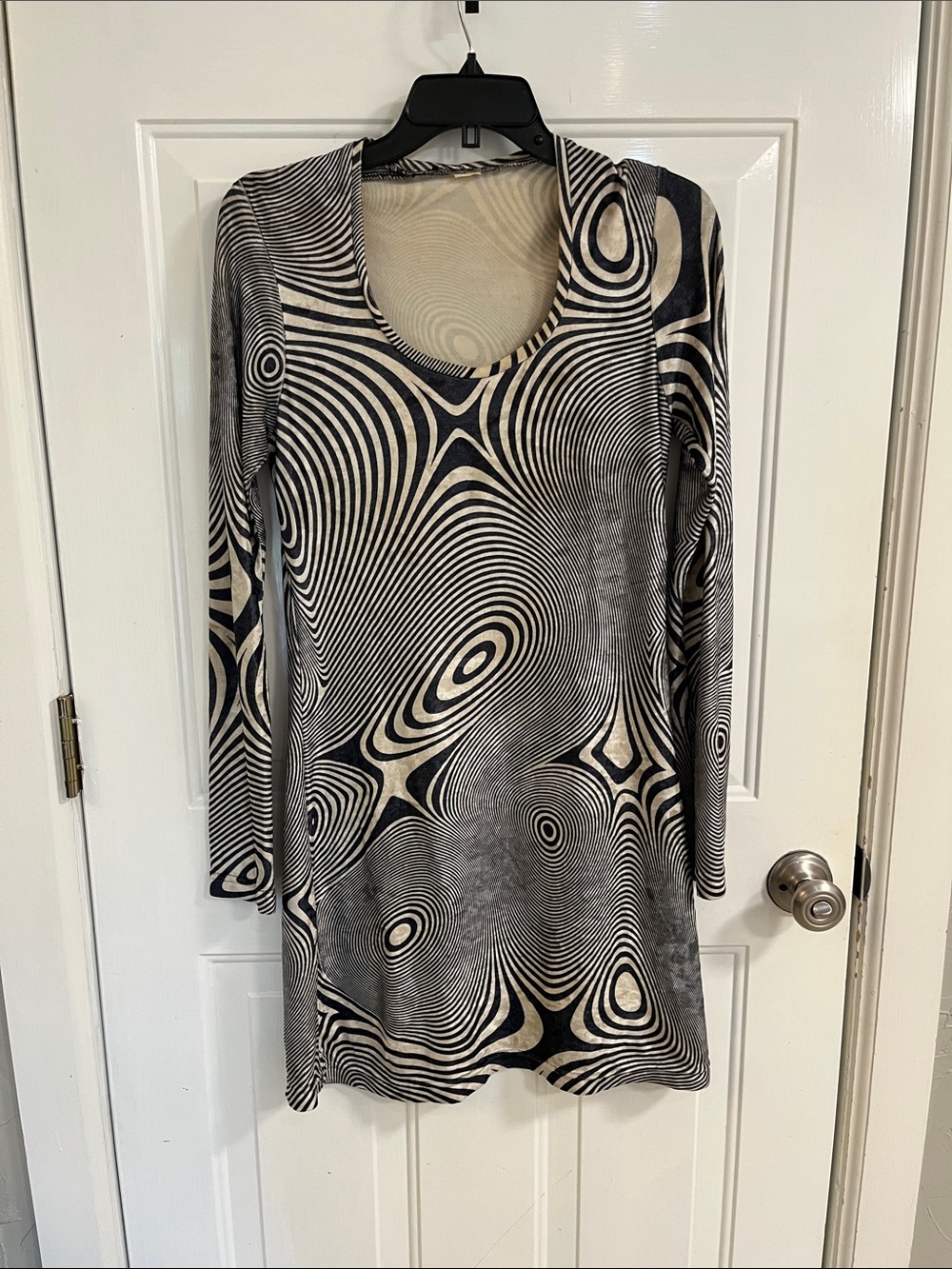 Vintage retro psychedelic dress. Size medium.